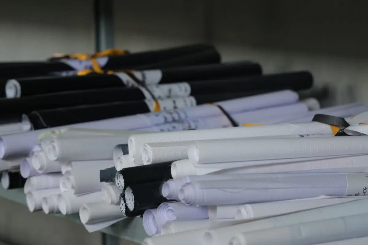 Illustrations showing how different coated banners are used for various lighting effects. Visual examples: coated frontlit, backlit, and blackout banners side-by-side