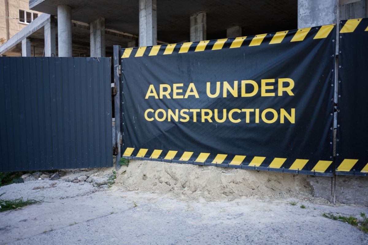 A collection of various fasteners used to mount banners, including bungees, zip ties, and clips. Various banner mounting hardware