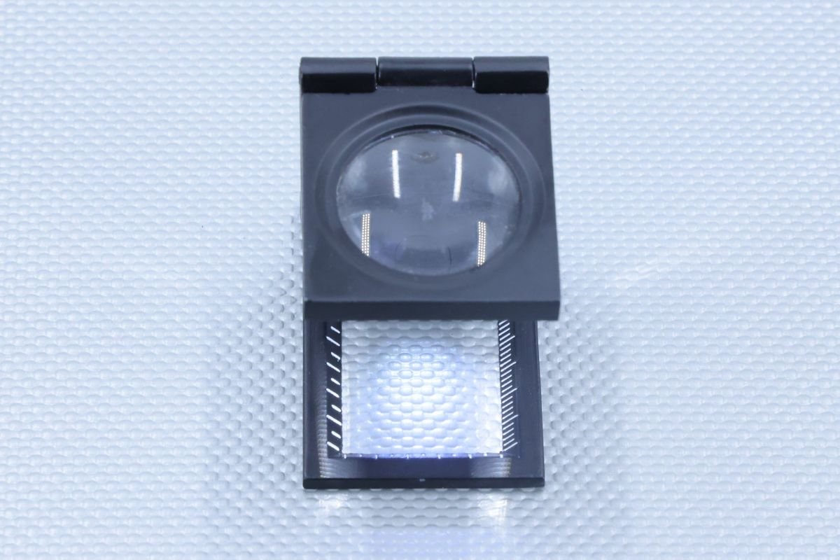 A graphic showing how denier, thread count, and GSM are depicted on banner material. Technical diagram illustrating banner specifications: denier, thread count, GSM